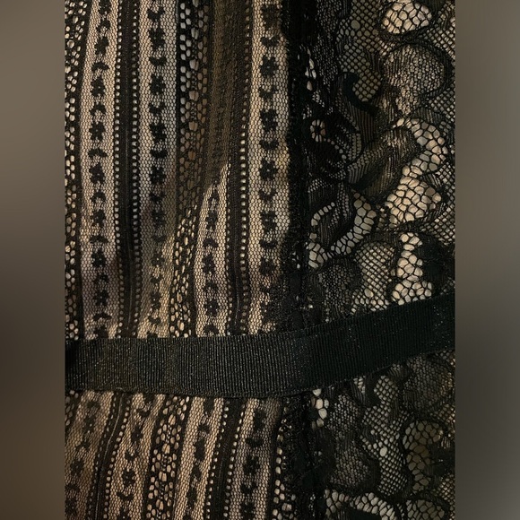 Loft black lace blouse 8 petite like new - Picture 2 of 5